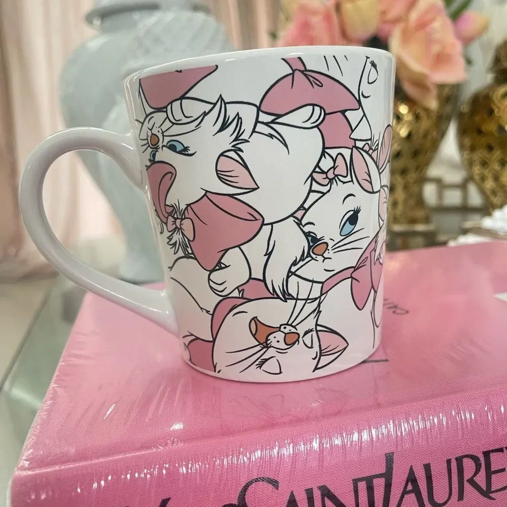 12 OZ Disney Aristocats Marie ceramic mug with an all-over print